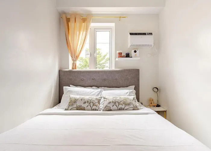2br Fully Furnished Trees Residences Near Sm Fairview With Netflix And Karaoke *